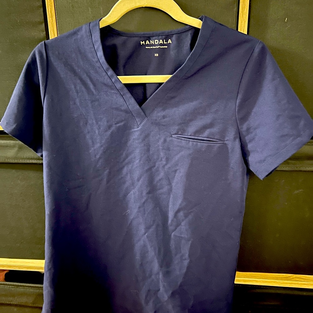 Mandala scrub top and jogger pants set size XS in navy